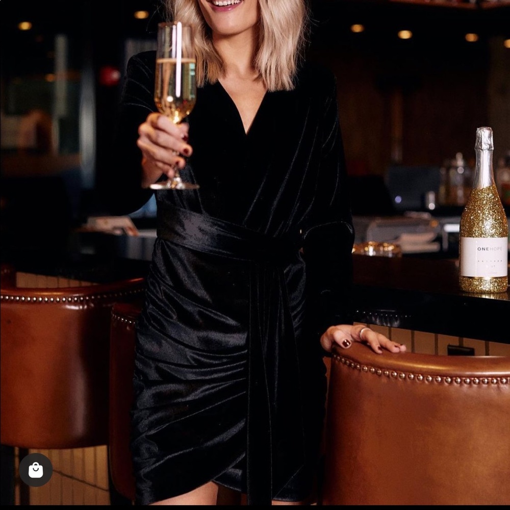 Black Velvet Holiday Bodycon Dress (L)